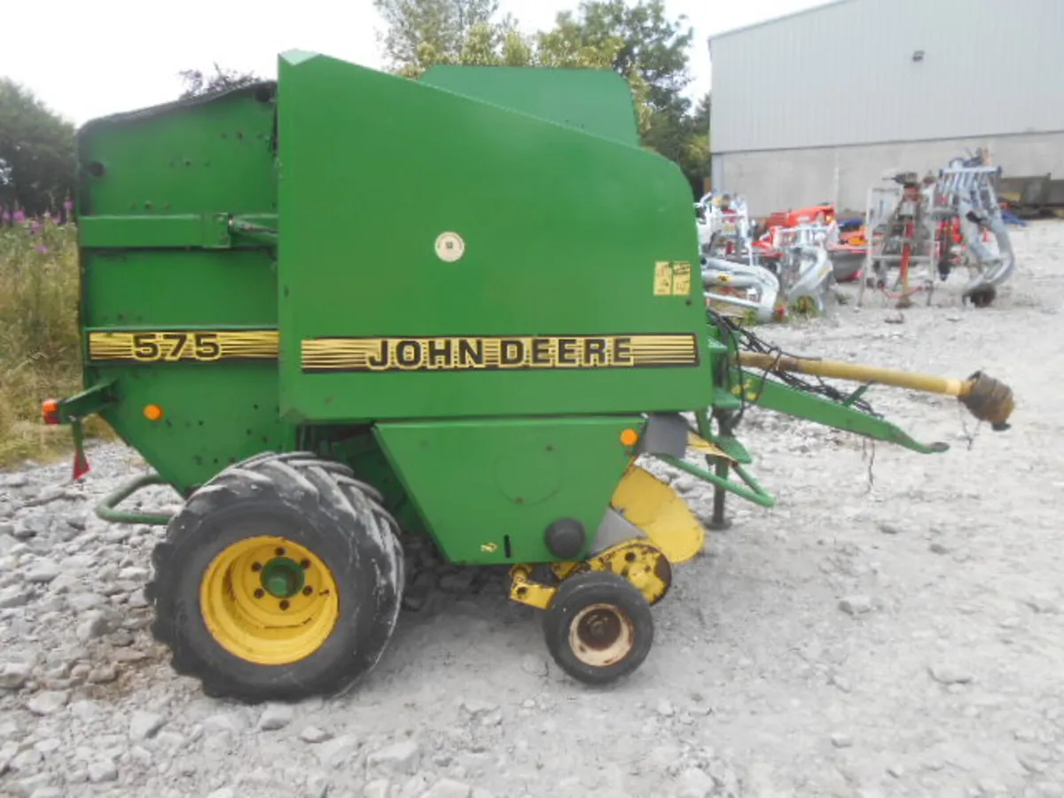 JOHN DEERE 575 CHOPPER BALER, OUT OF SEASON - Image 2