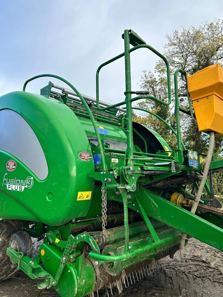 Mchale Fusion 3 Plus baler - Image 2