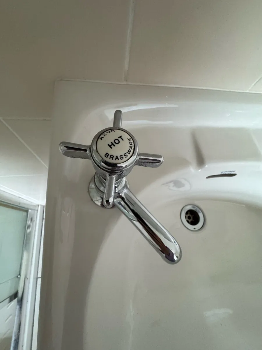 Traditional Armitage Shanks Sink & Taps - Image 3