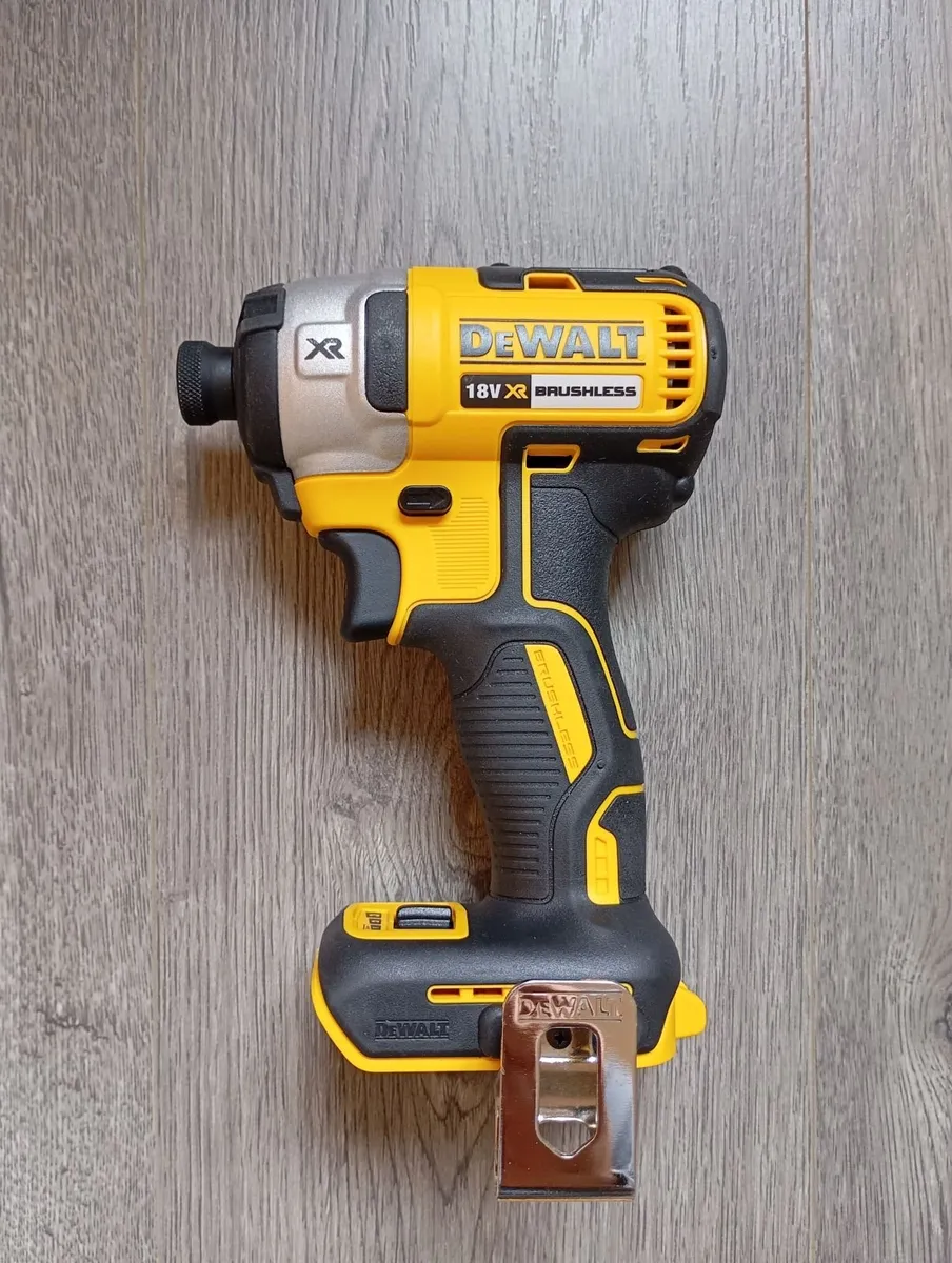 DeWalt Batteries & Charger - Image 4