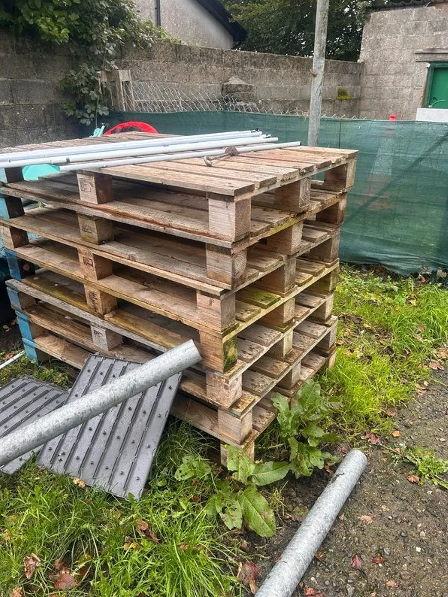 Free Pallets to take away - Image 3