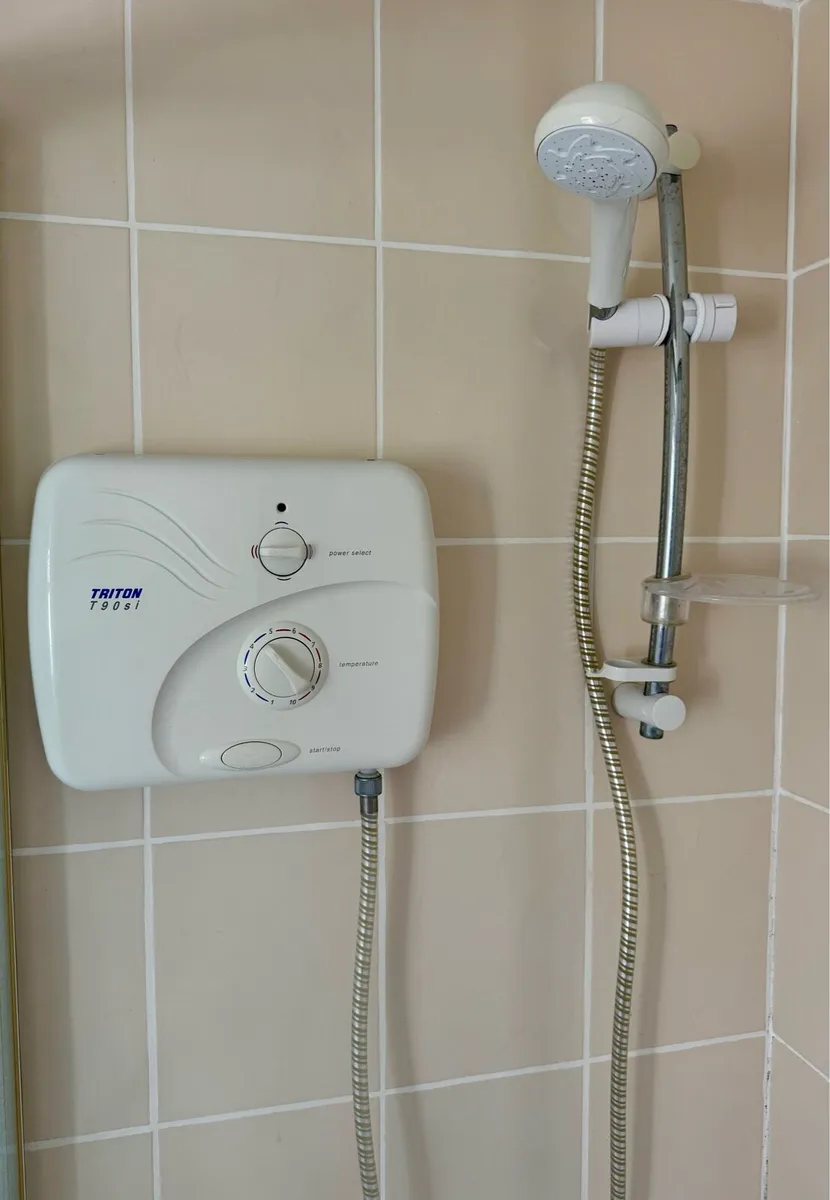 Triton T90si Electric Shower