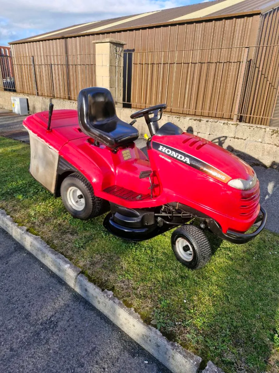 Honda 2315  lawnmower - Image 1