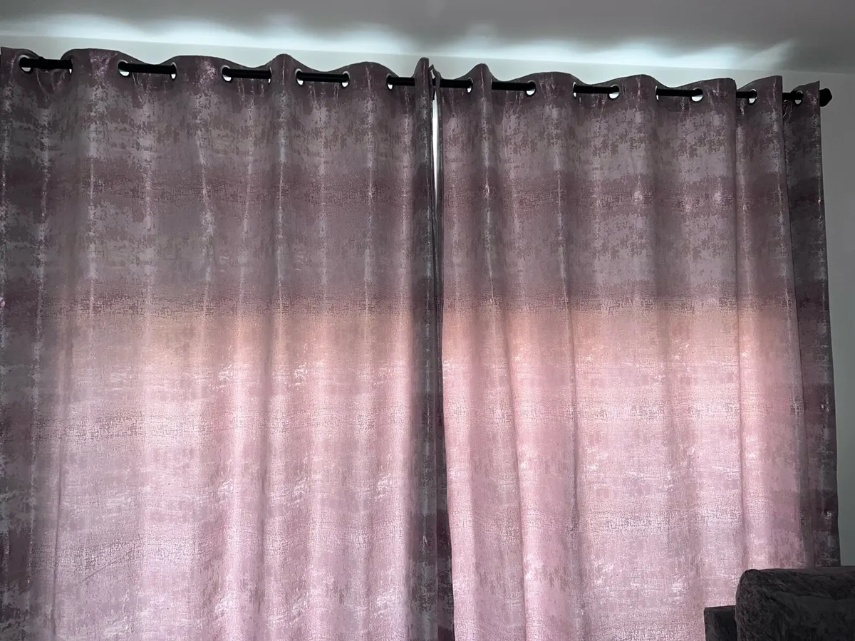 Curtains - Image 3