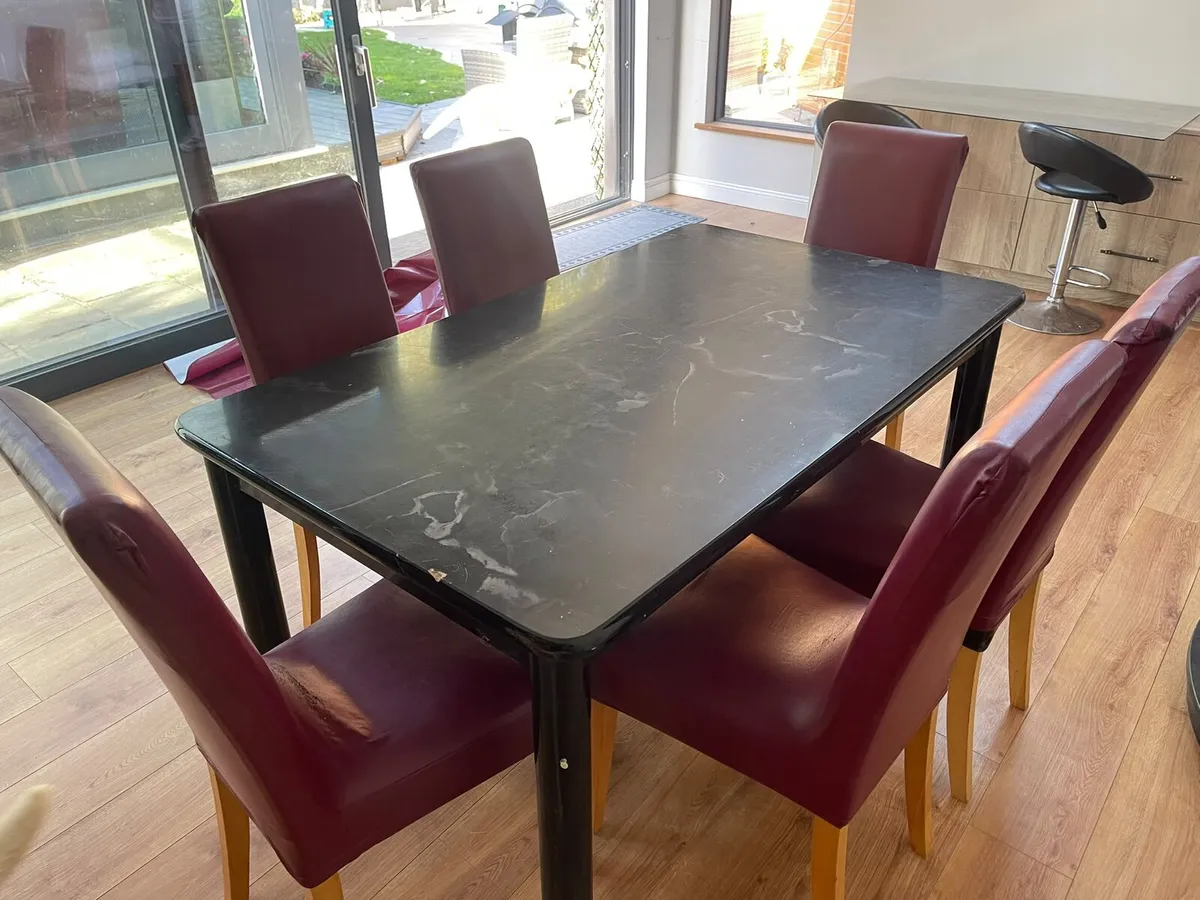 Table & chairs - Image 1