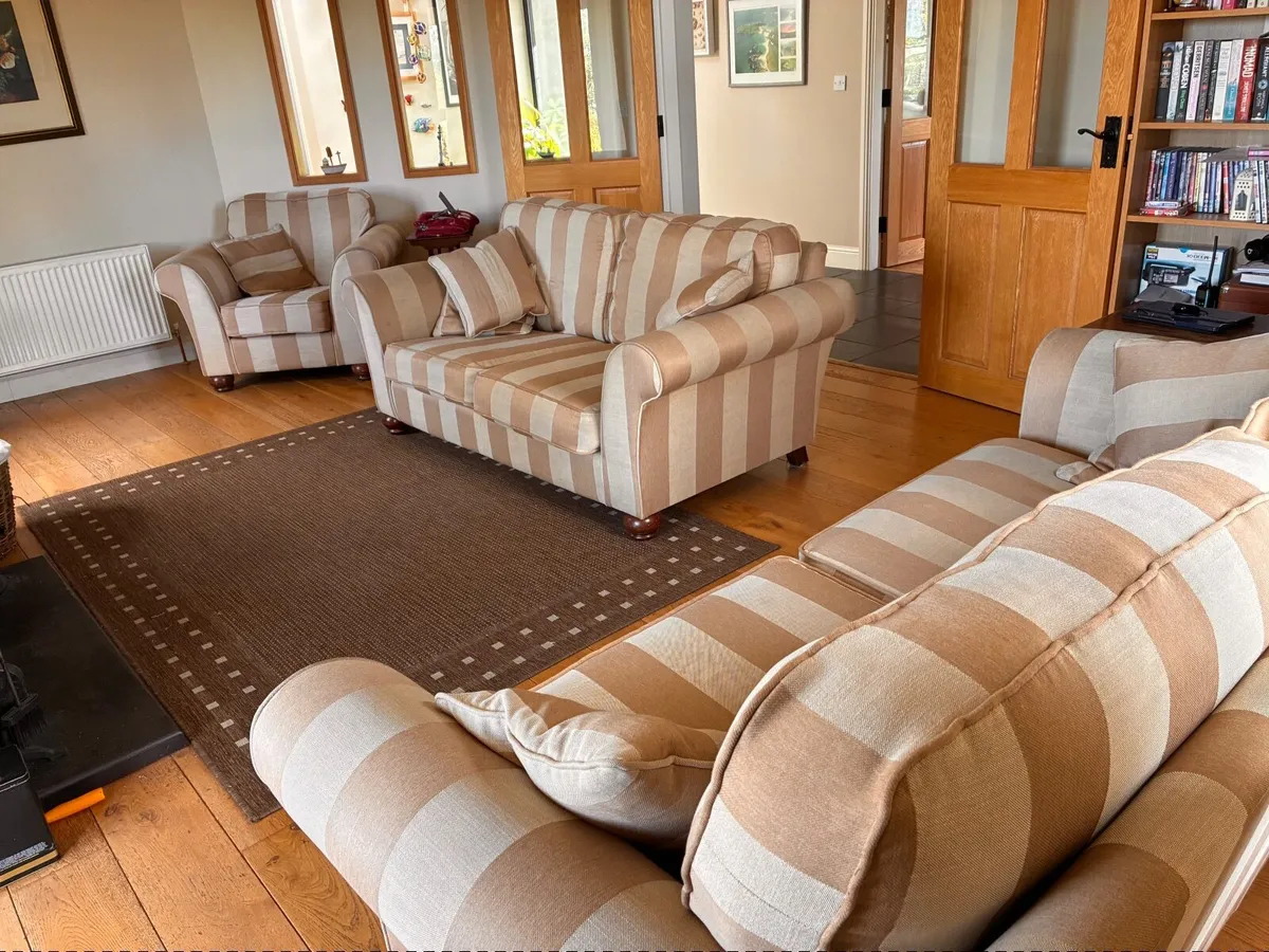 Sofa- 3 piece suite - Image 3