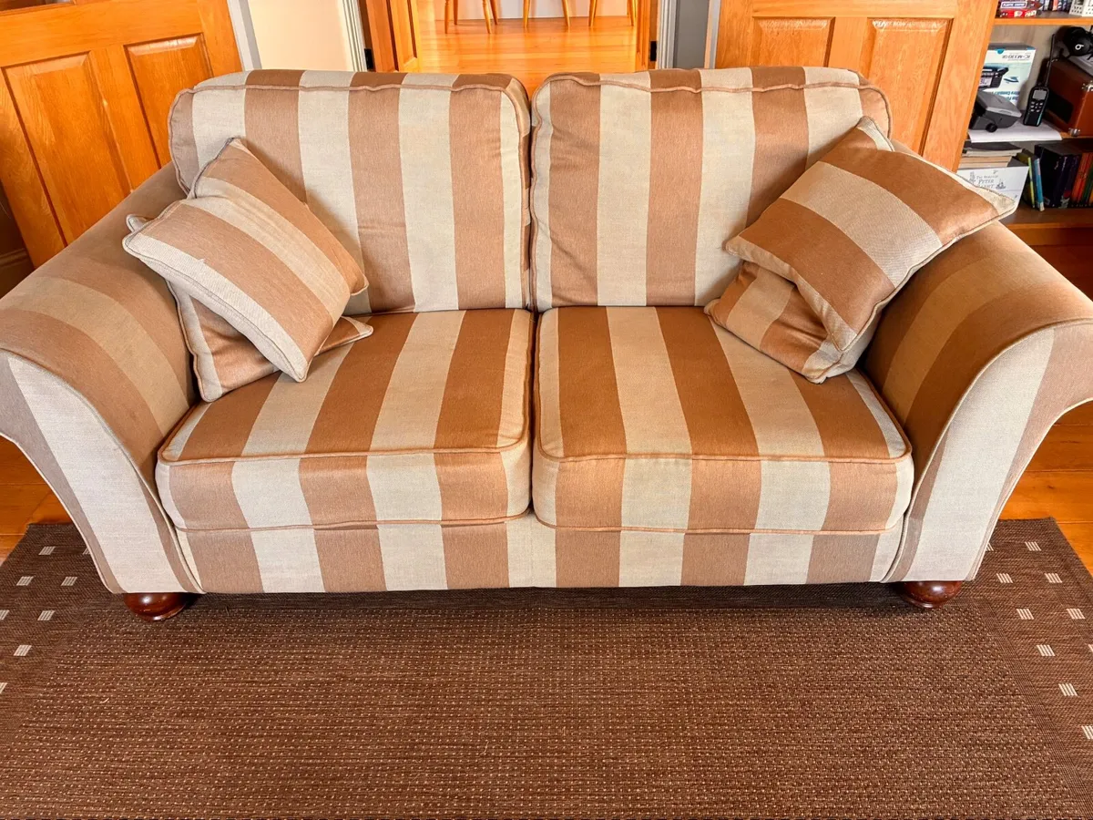 Sofa- 3 piece suite - Image 4