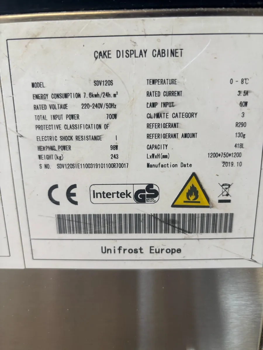 Unifrost Commercial Cake Display Fridge – 418L - Image 2