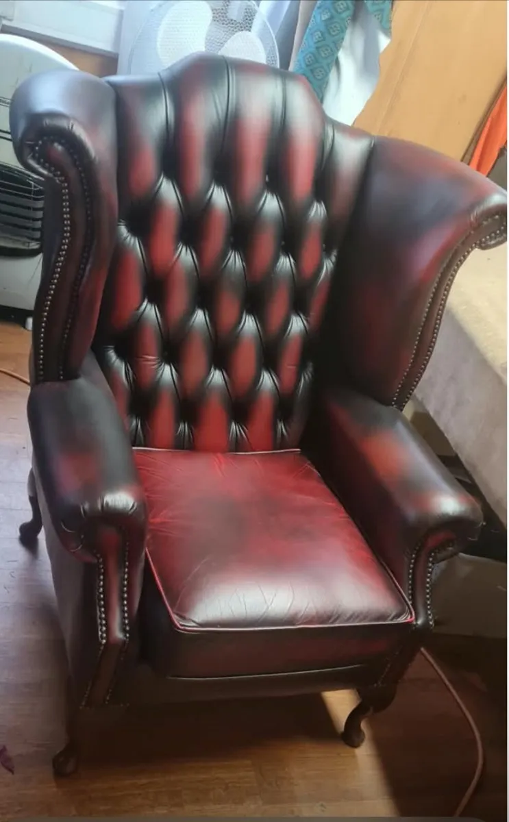 Chairs club & winged CHESTERFIELDS - Image 2