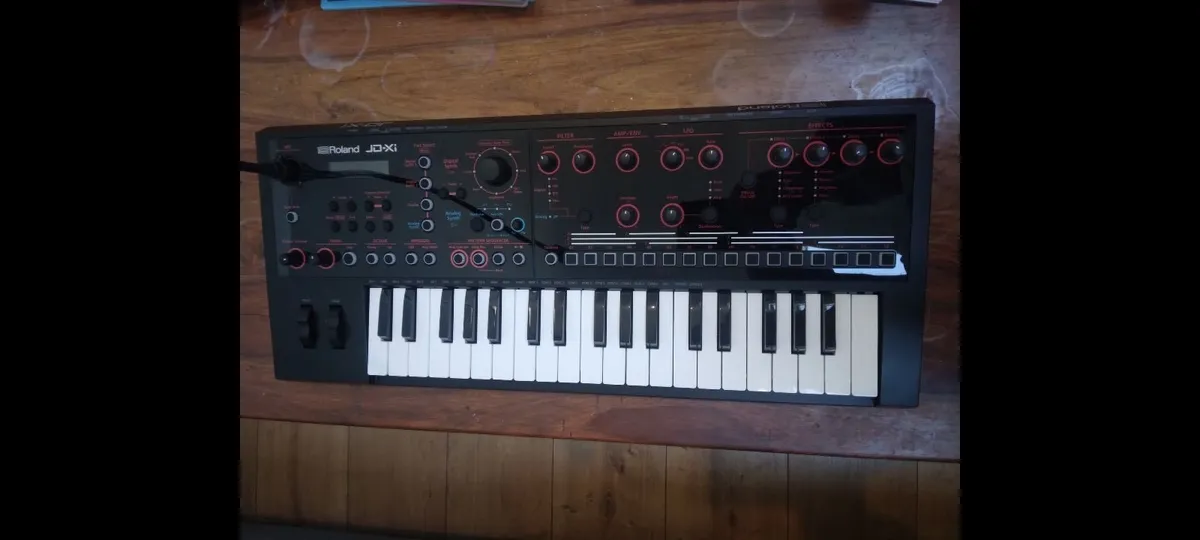 Roland jd xi synthesizer - Image 1