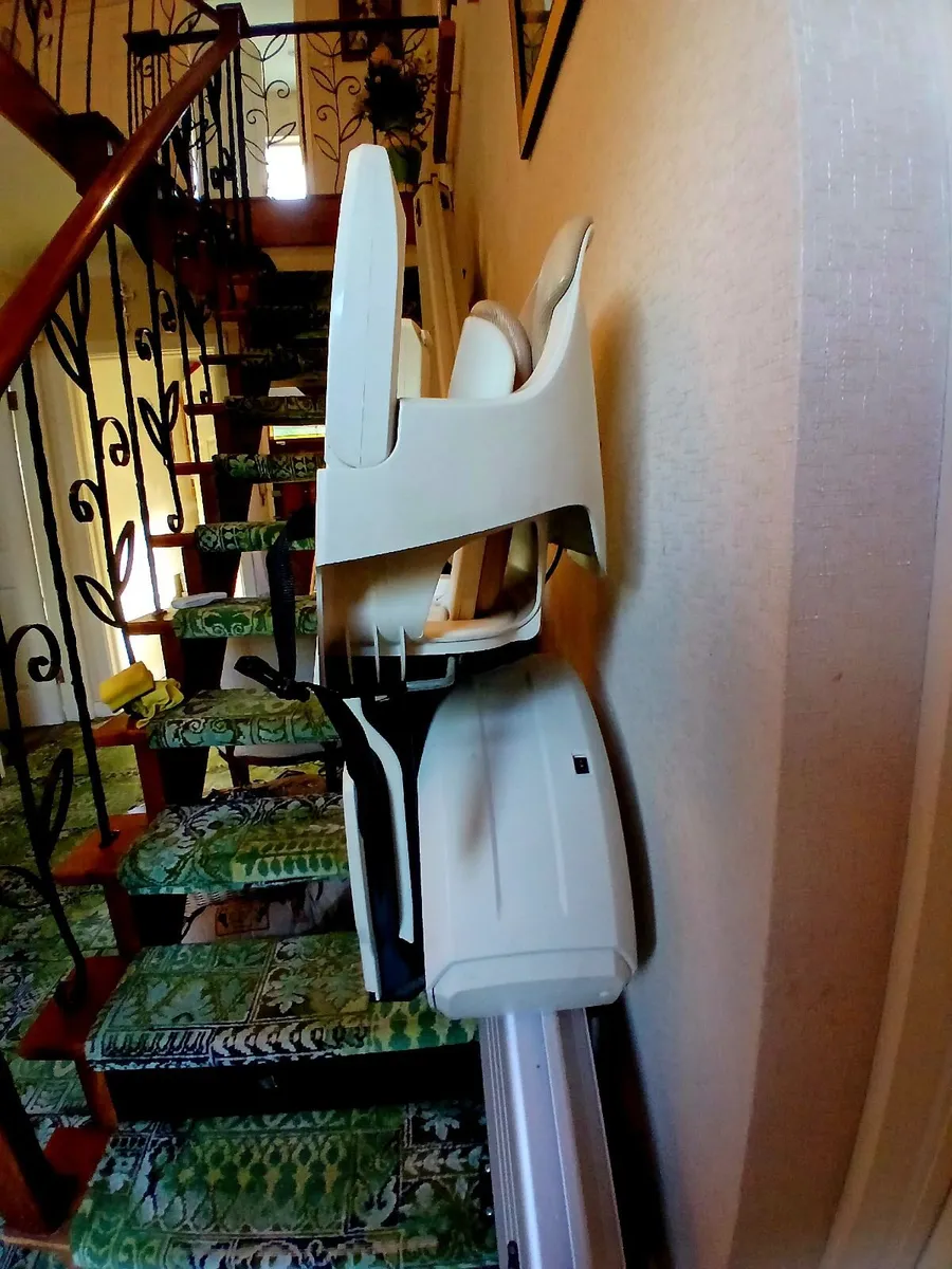 Reconditioned Thyssen Homeglide Straight Stairlift - Image 4