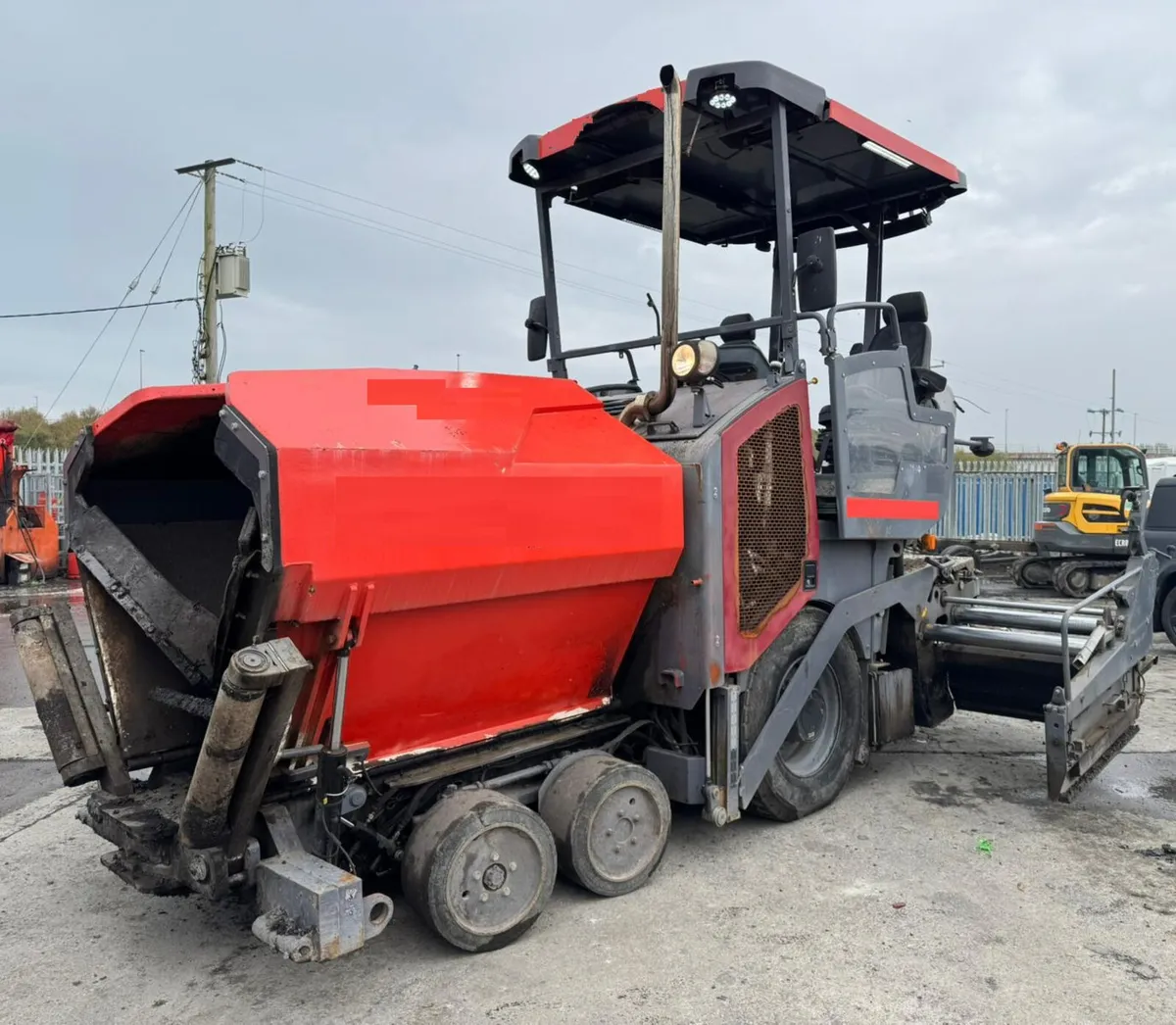 Dynapac SD 1800 W wheeled asphalt paver - Image 1