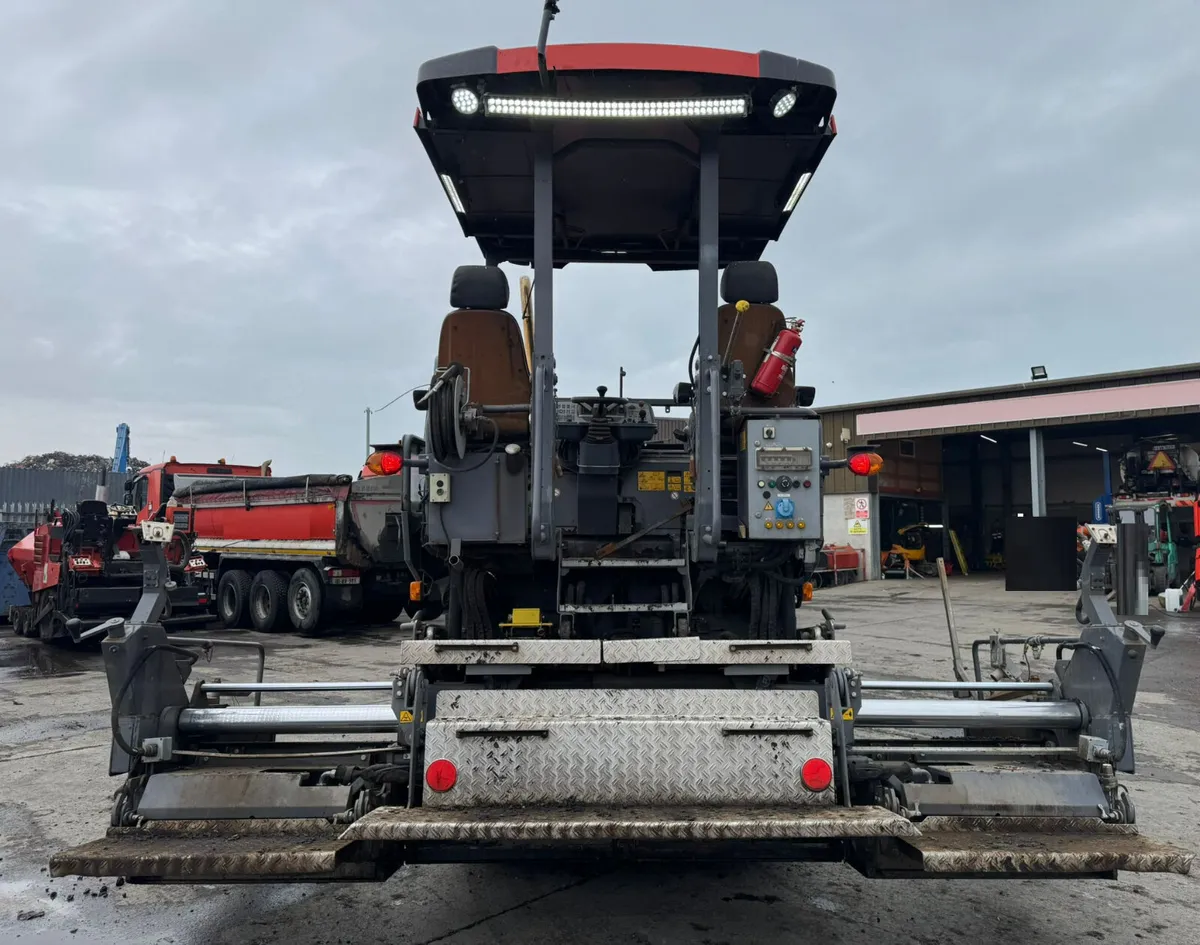 Dynapac SD 1800 W wheeled asphalt paver - Image 4