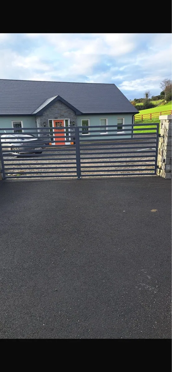 Entrance gates - Image 1