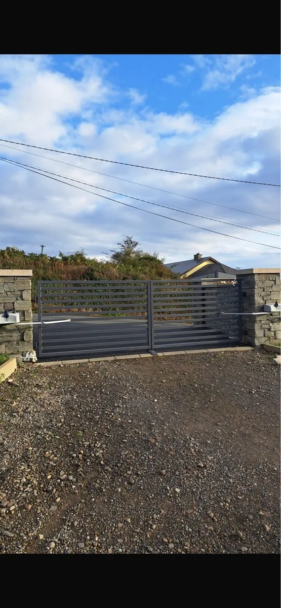 Entrance gates - Image 4