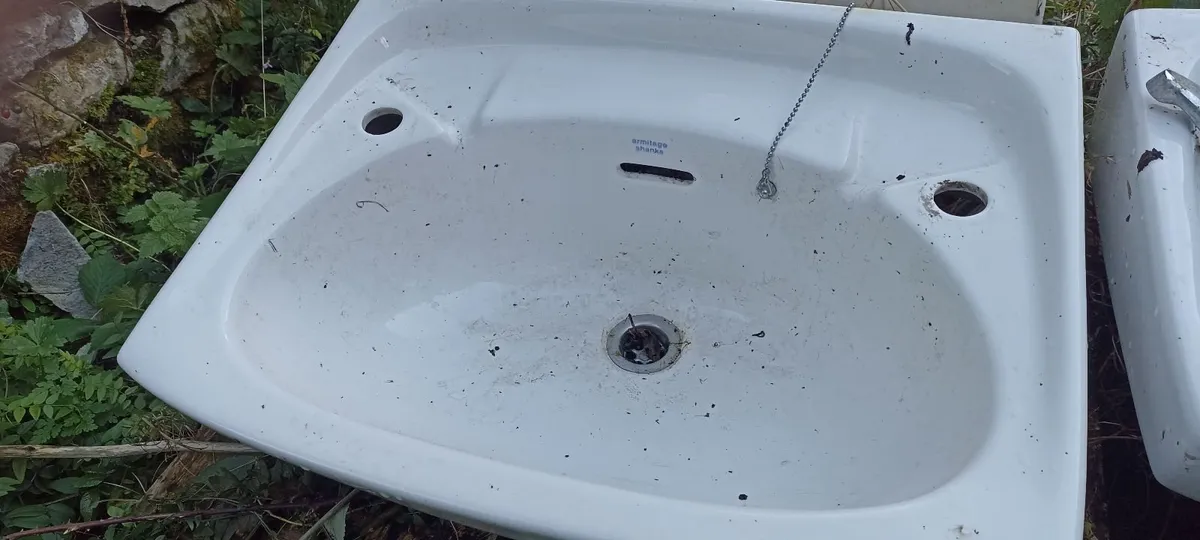 Low Level Cisterns Wash Basins & Pedestals - Image 3