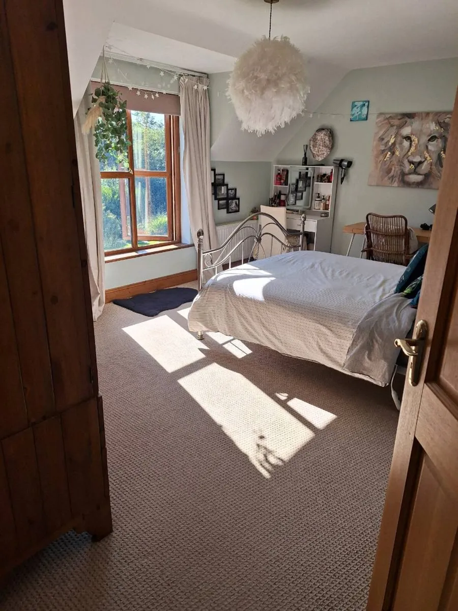 King bed - Image 2