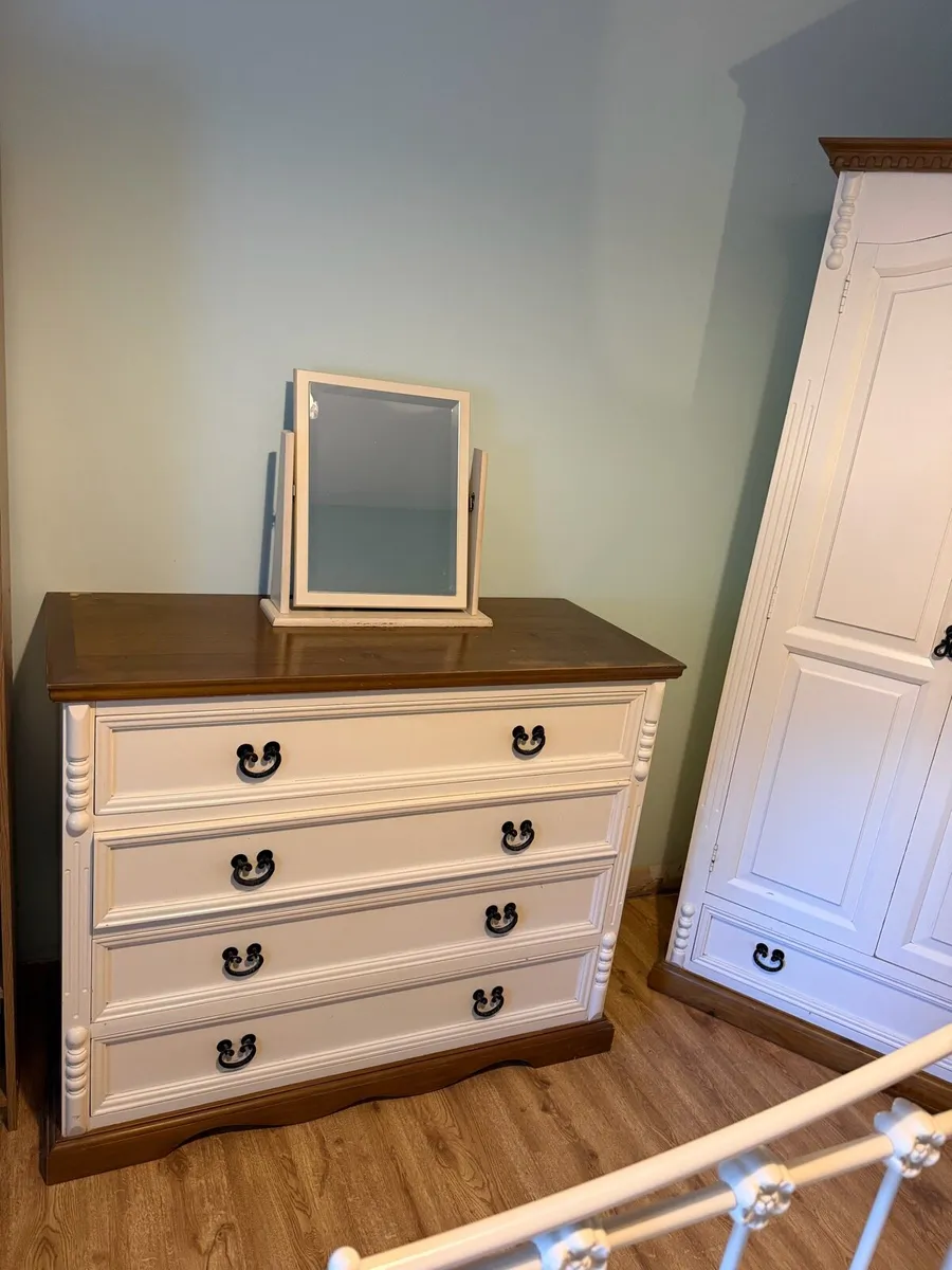 Cream Solid Oak Bedroom Furniture Set - Image 3