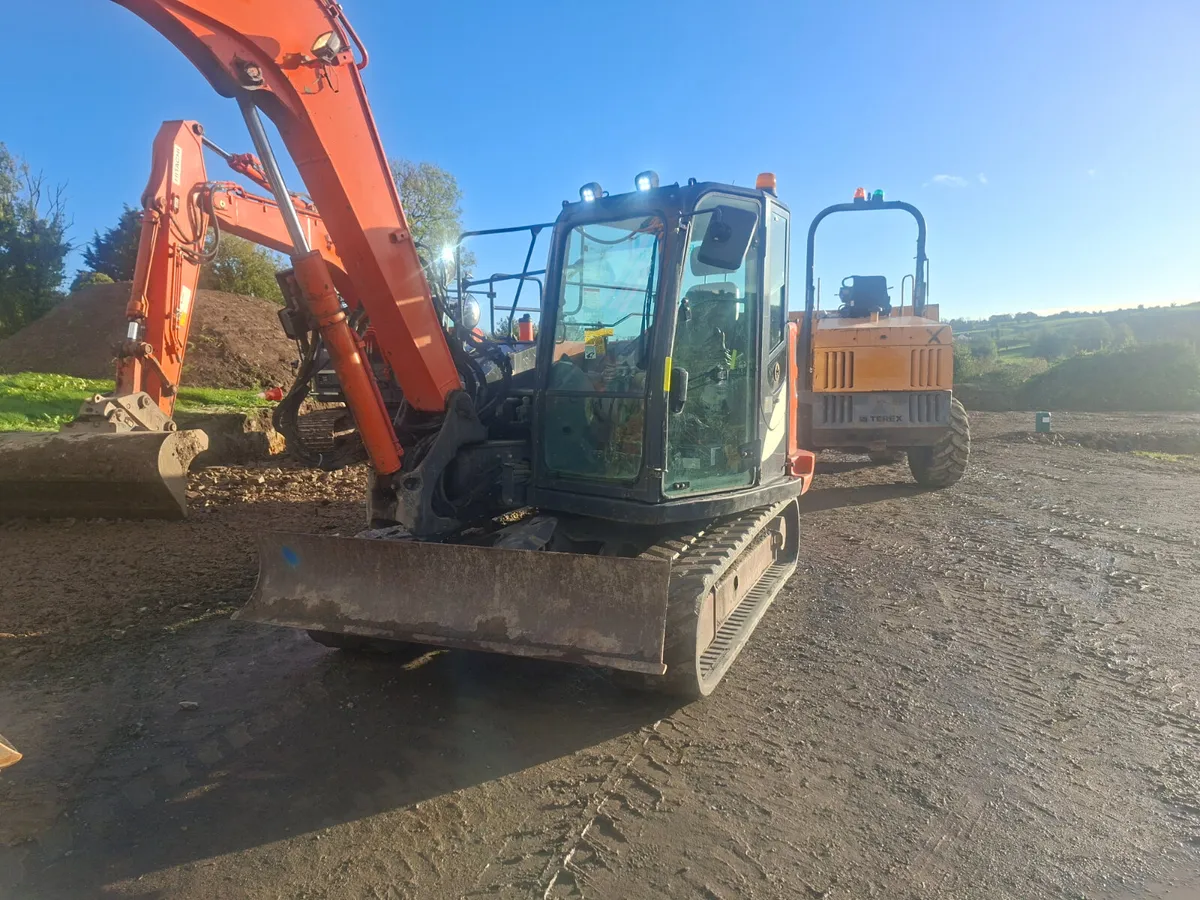 Hitachi 85.5  year 2018 - Image 2
