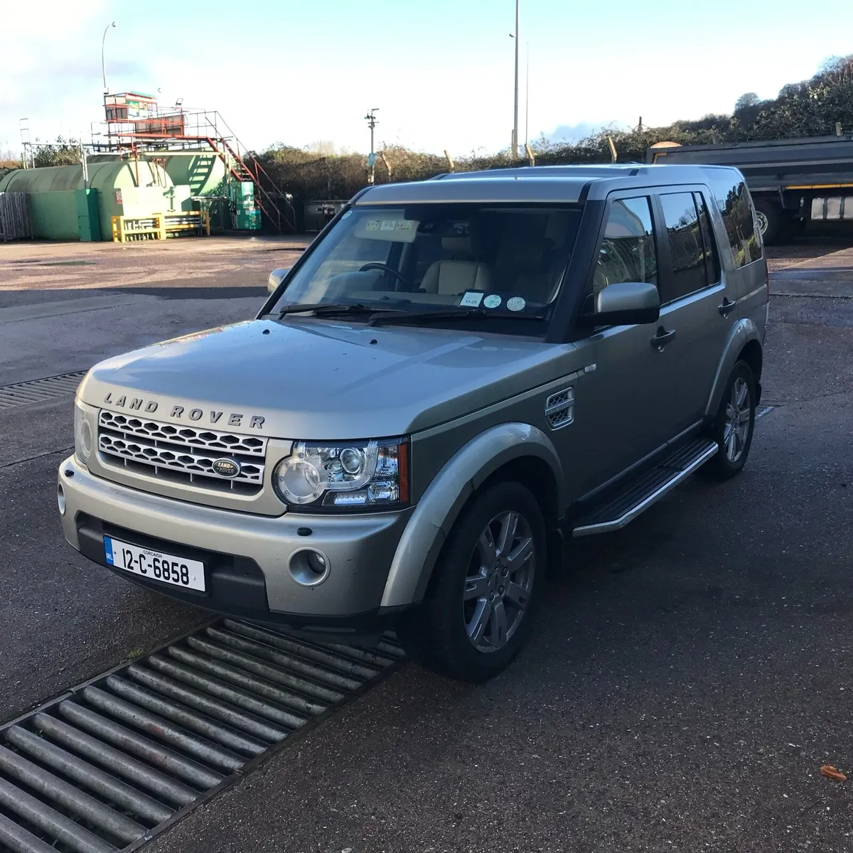 Land Rover Discovery Commercial. - Image 1