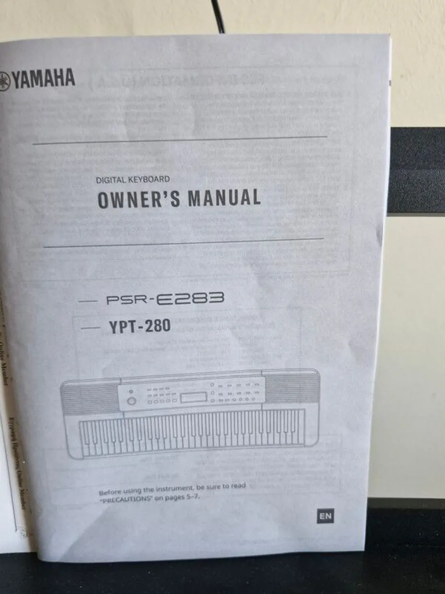 Yamaha PSR-E283 Bundle ( Keyboard ,Stand. Bench and Headphones) - Image 4