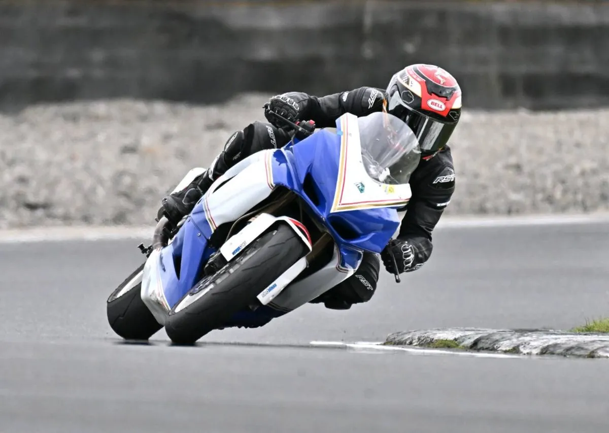 2010 GSXR 600 Track Bike - Image 2
