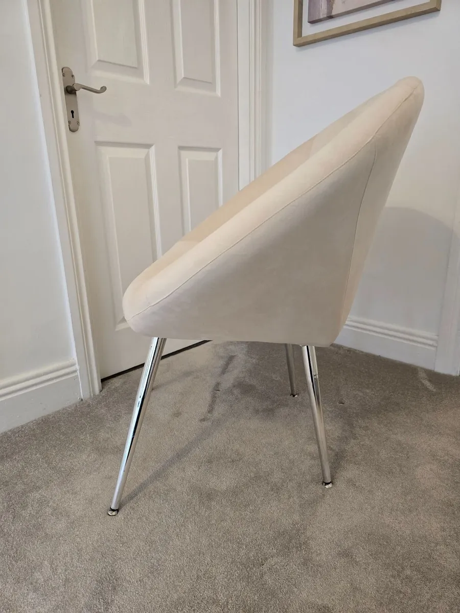 Ivory / Cream / Off-White Velvet Accent Chair - Image 4
