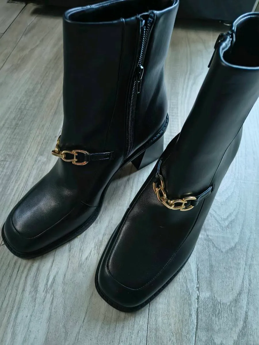 Rita Ora black boots - Image 4