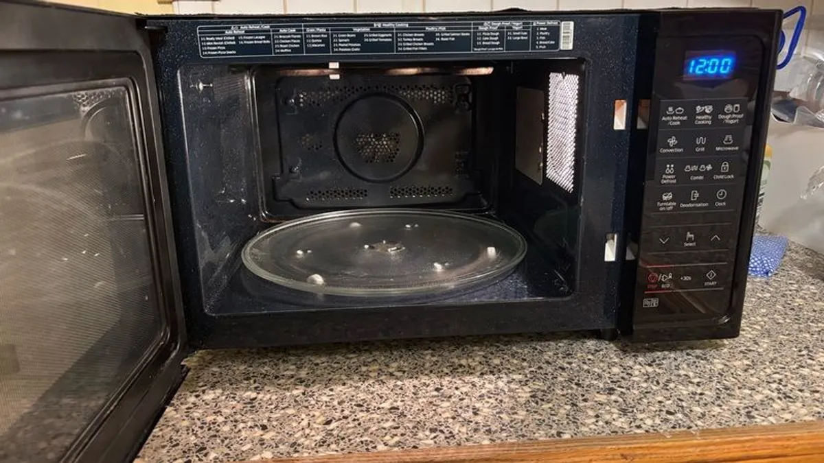 Samsung smart oven microwave - Image 2