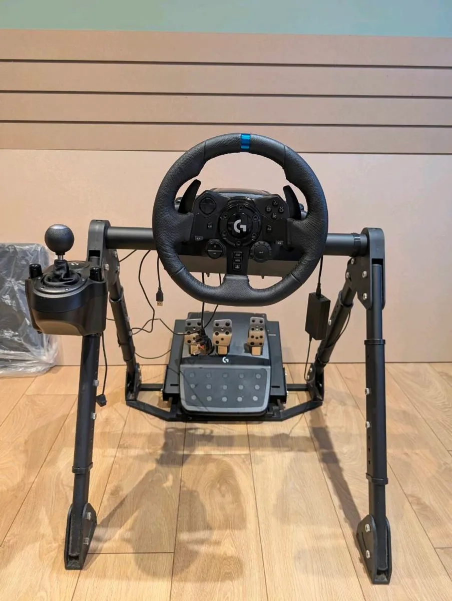 Logitech G923 Wheel + Pedals + Shifter + Stand - Image 2