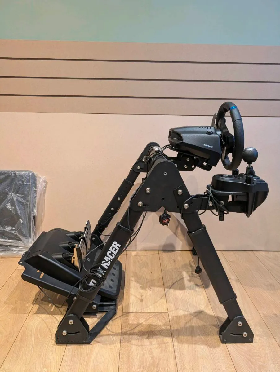 Logitech G923 Wheel + Pedals + Shifter + Stand - Image 3