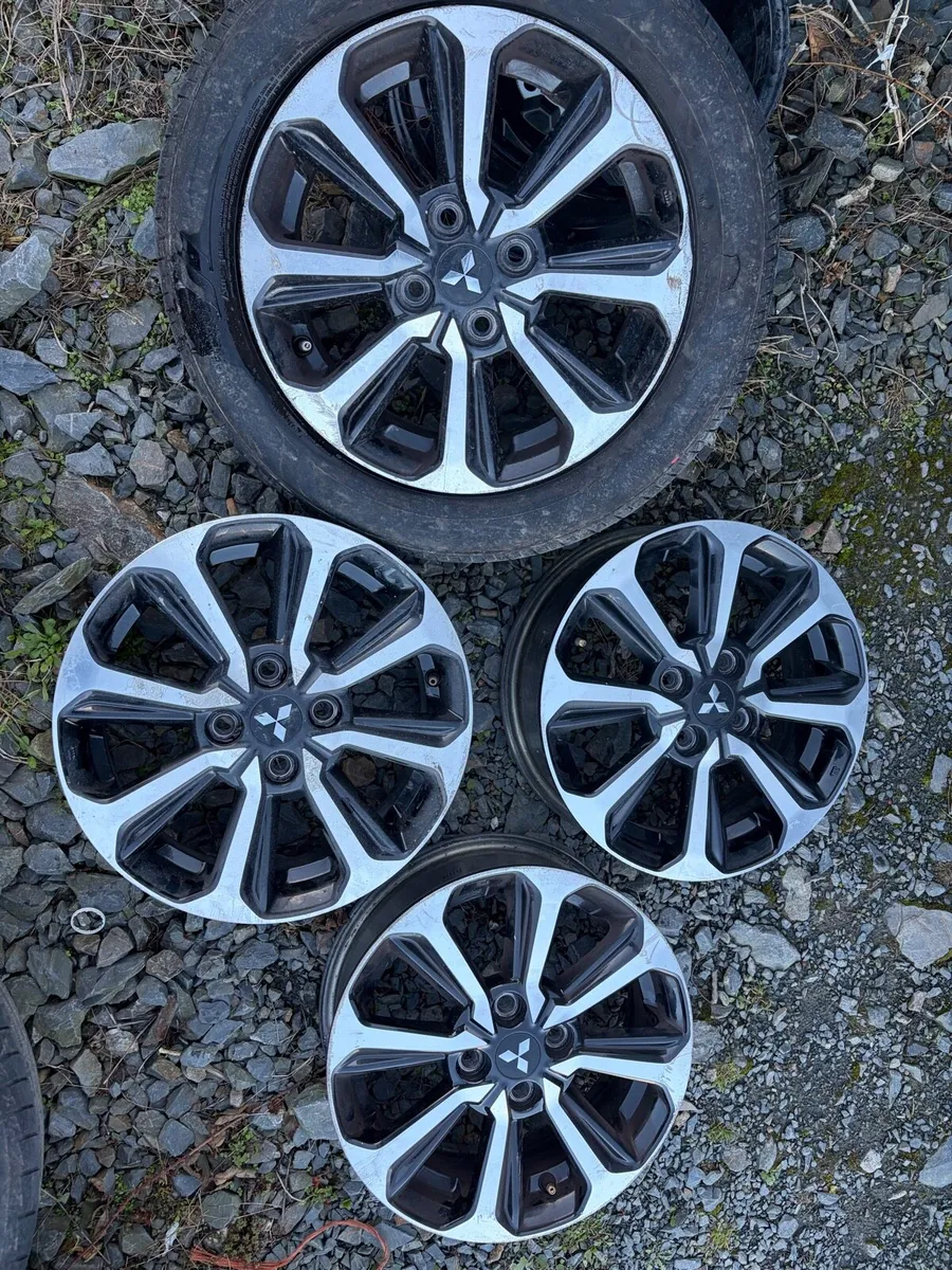 Mitsubishi colt 15” alloys - Image 1