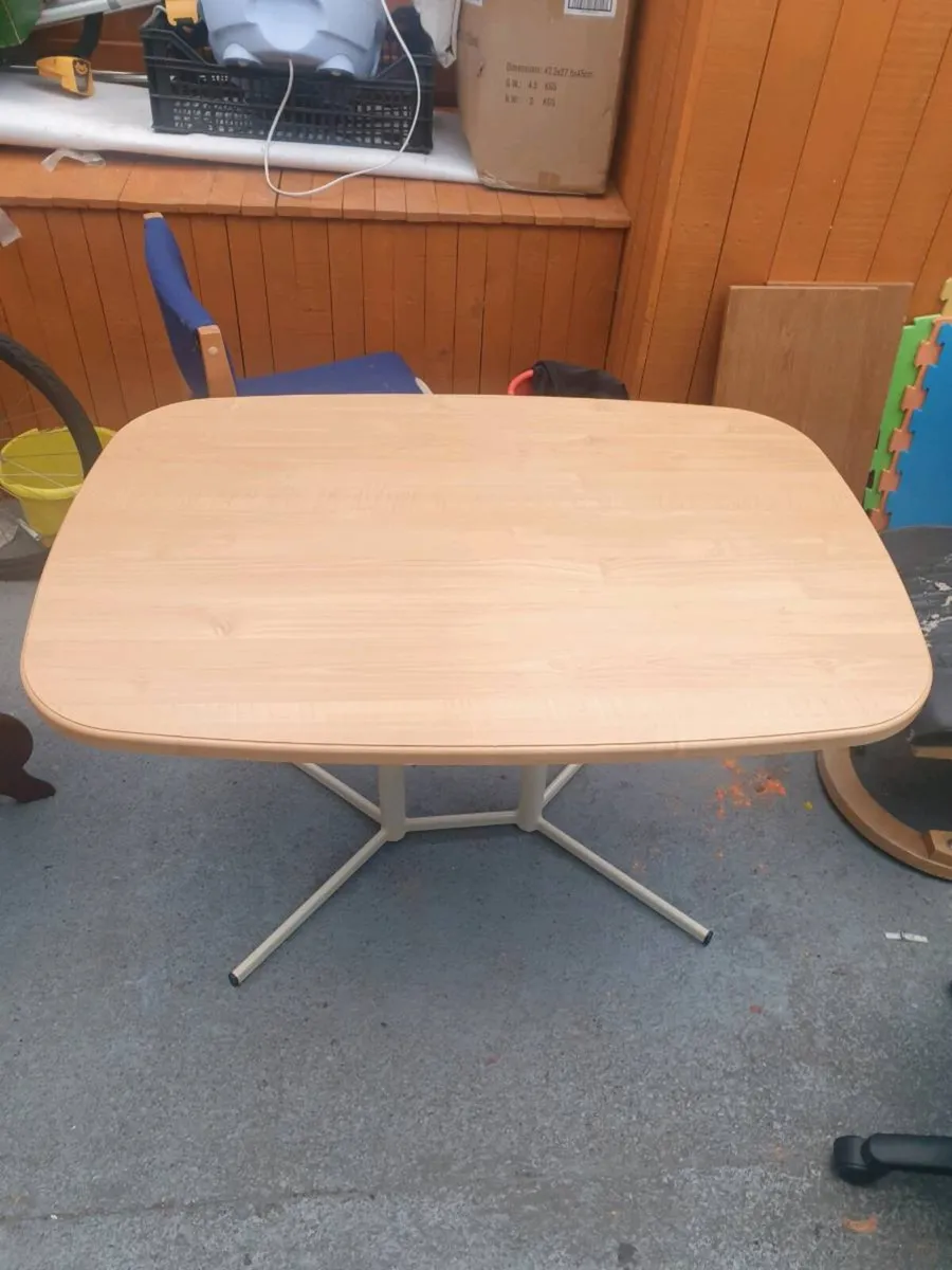 Table €20 - Image 2
