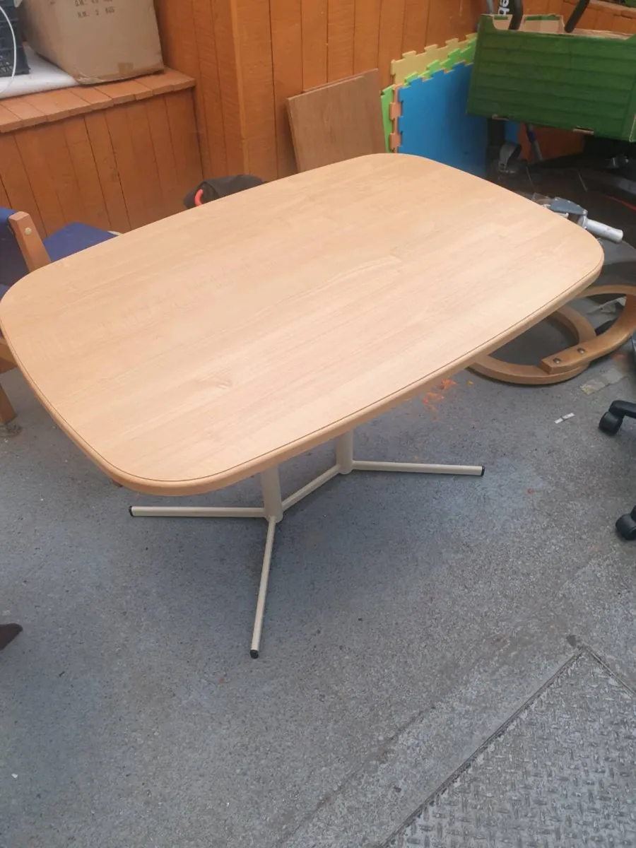 Table €20 - Image 1