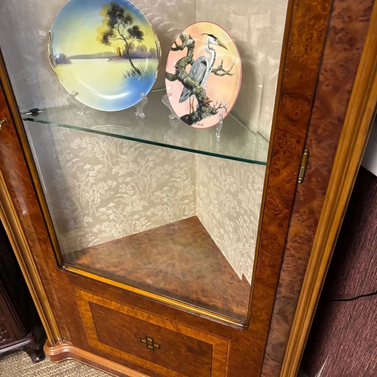 Beautiful burr walnut display corner cabinet - Image 2