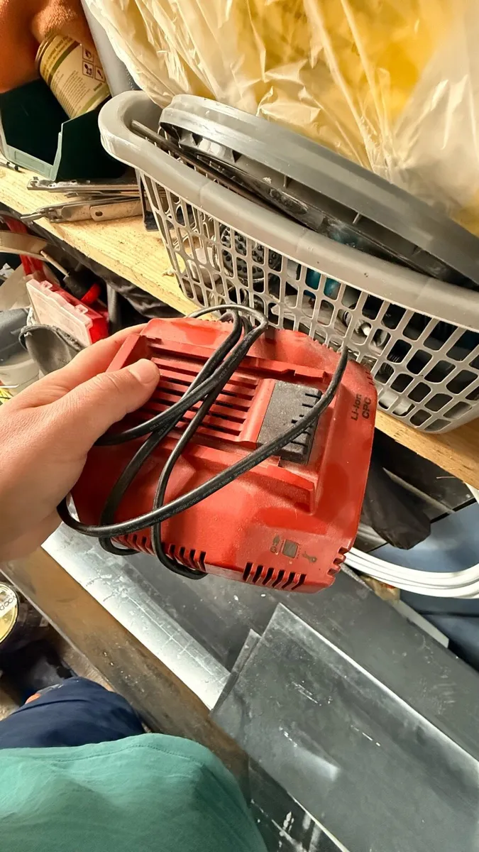Hilti battery and charger - Image 1