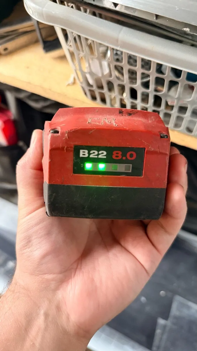 Hilti battery and charger - Image 2
