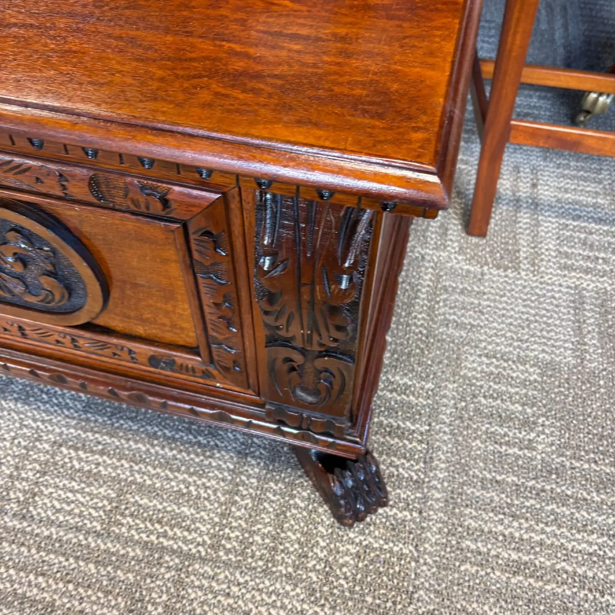 Antique carved oak coffer/blanket chest - Image 3
