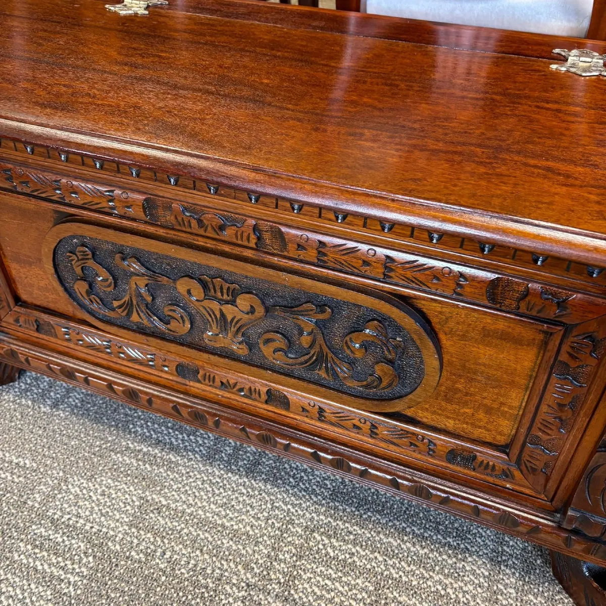 Antique carved oak coffer/blanket chest - Image 4