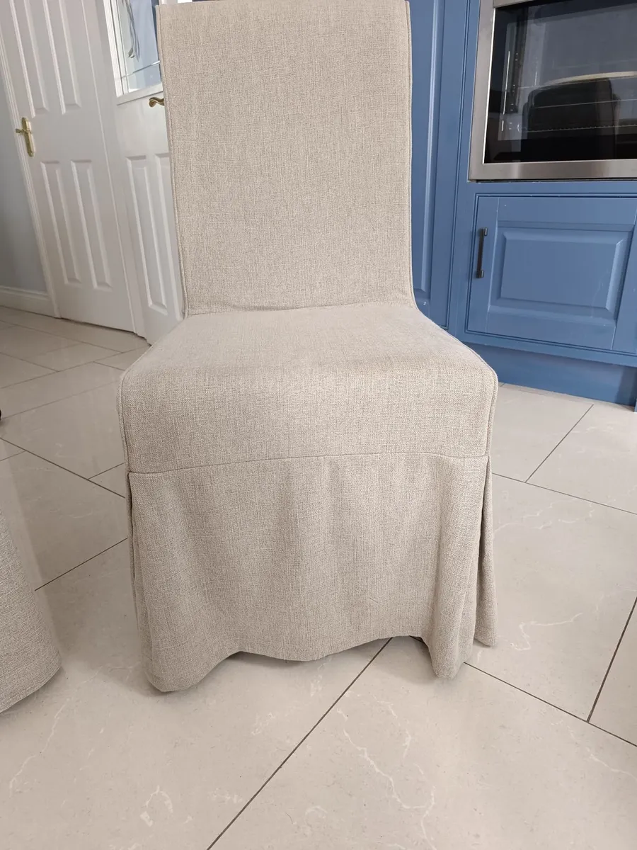 Dining table and chairs - Image 2