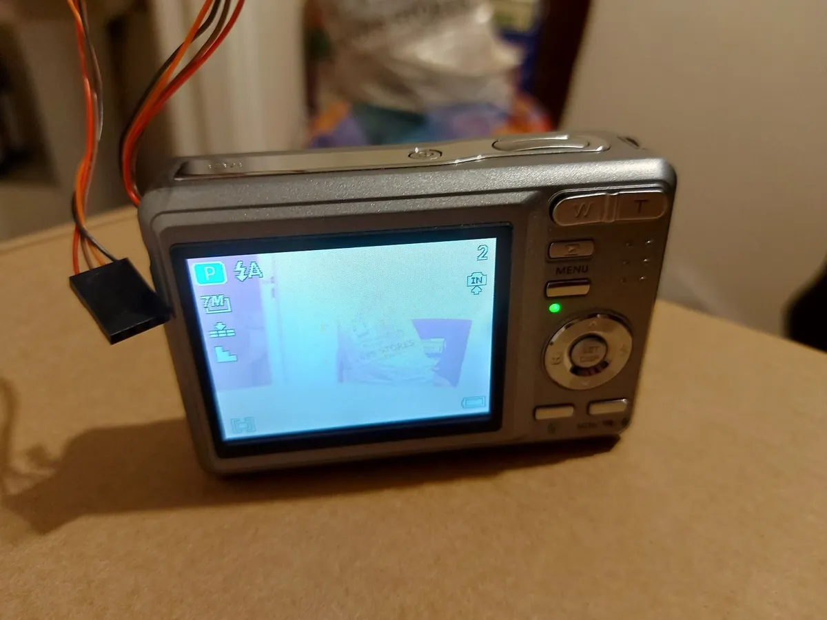 PENTAX 7 Megapixels Digital Camera, takes 2 AA Bat - Image 3