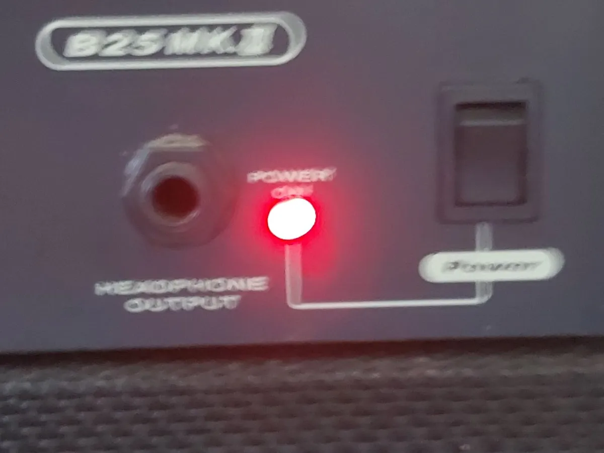 Marshall B25 Mk2 25W Bass Combo AMP, working great - Image 3