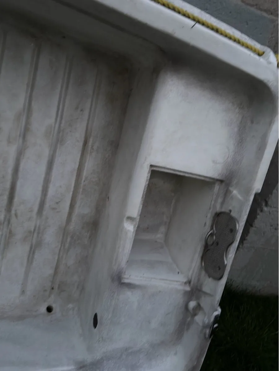 8 ft plastic dinghy - Image 4
