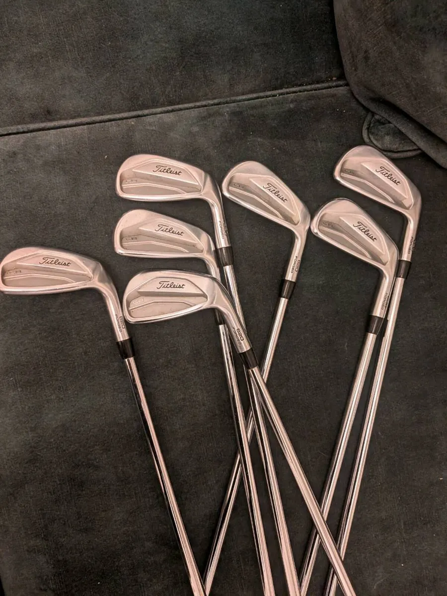 Titleist 620CB 4-PW project x lz 5.5 shaft - Image 2