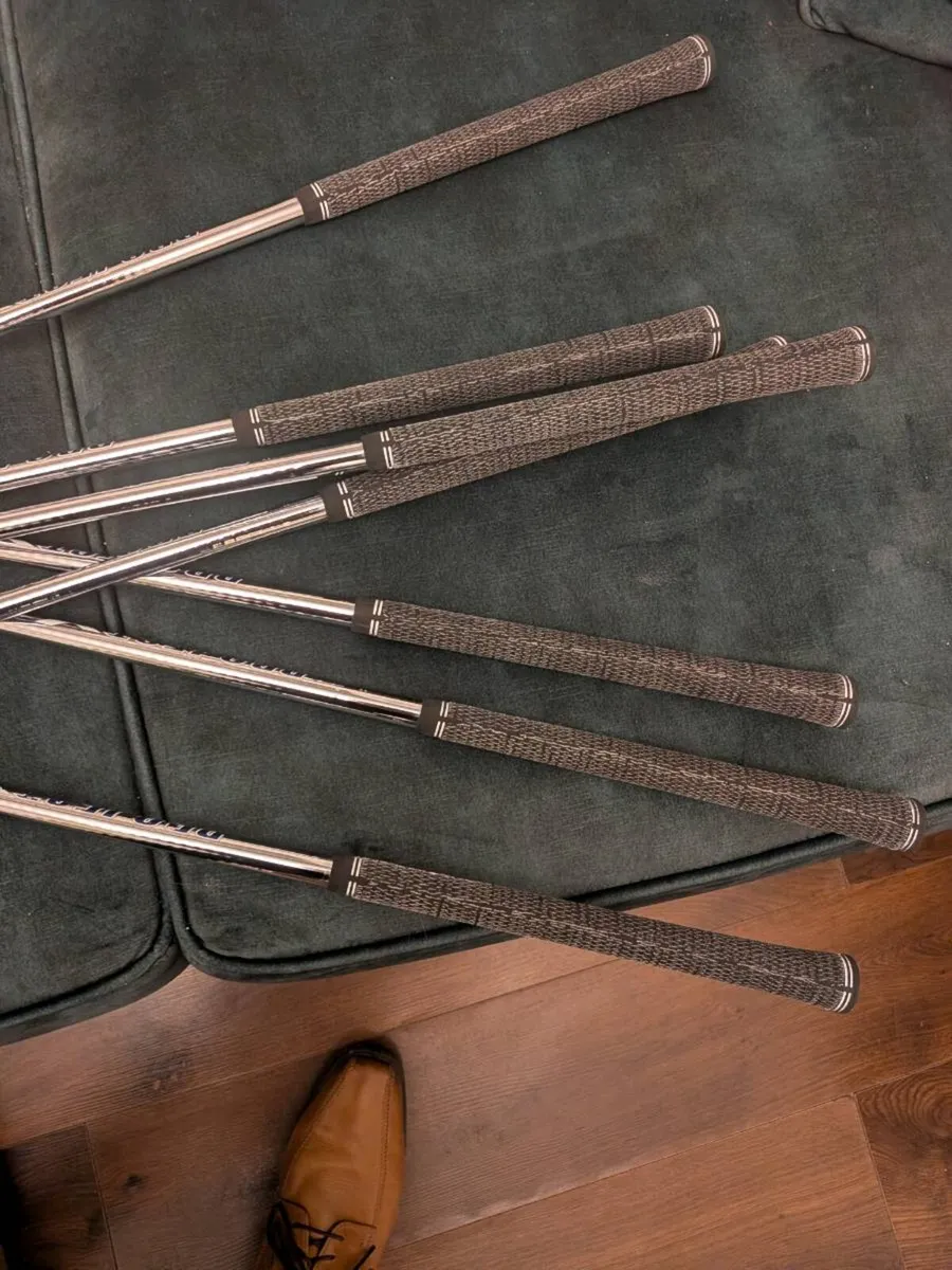 Titleist 620CB 4-PW project x lz 5.5 shaft - Image 3