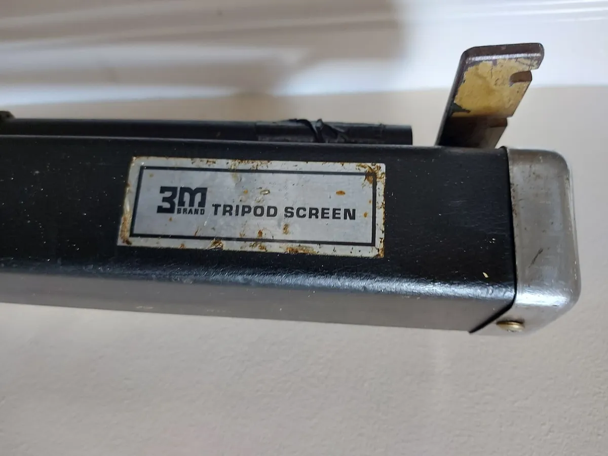 Vintage Projector screen, in very good working - Image 2
