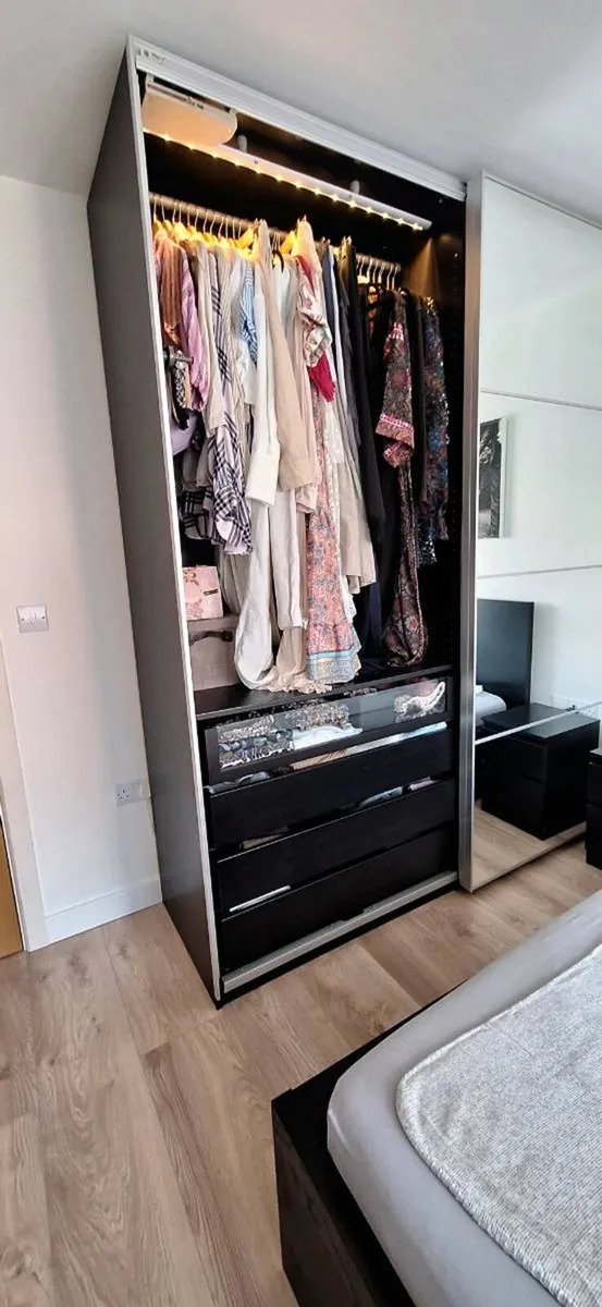Bedroom furniture set - Image 3