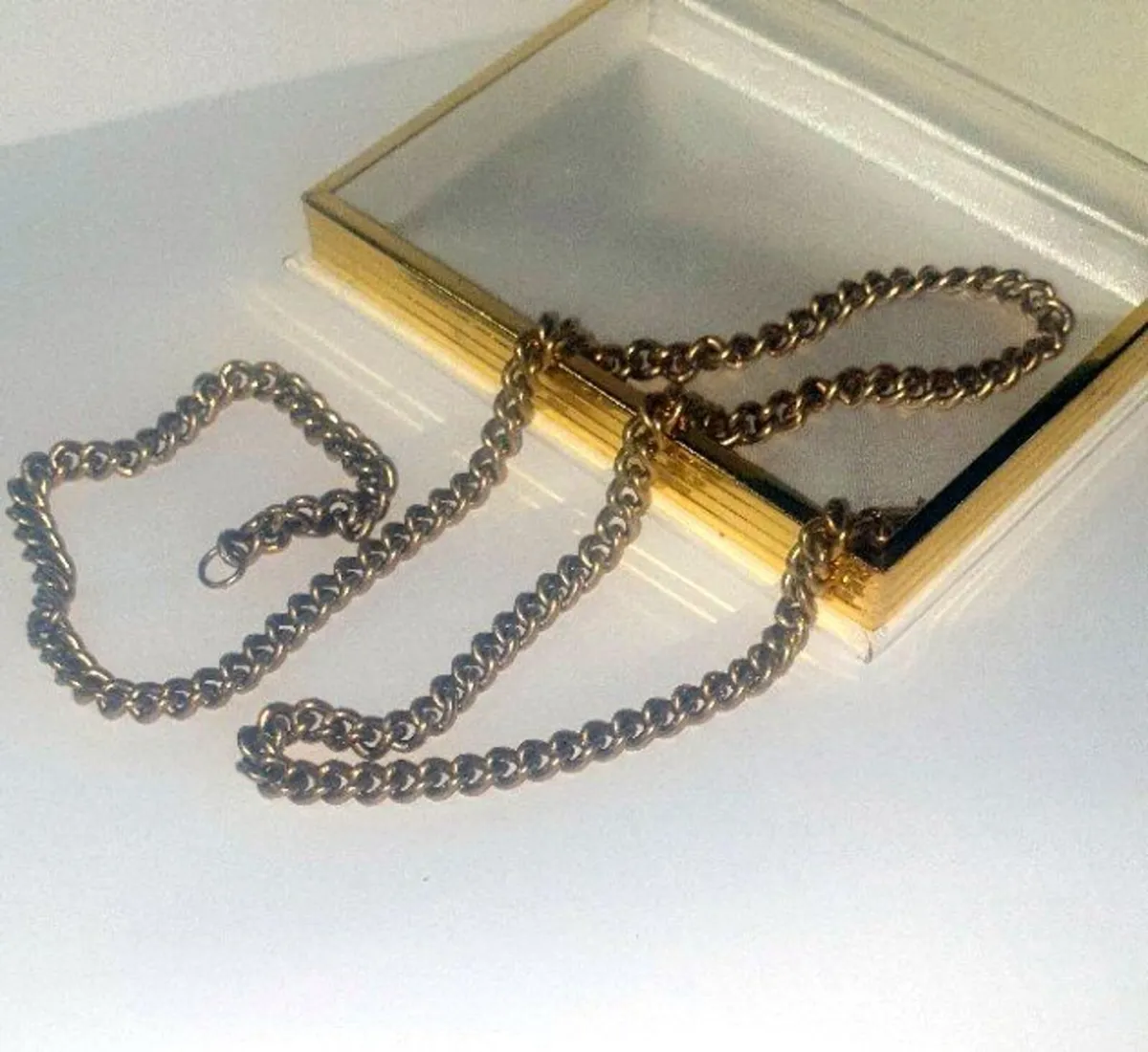 Pristine Vintage 9ct Solid Gold Heavy Chain - Image 1