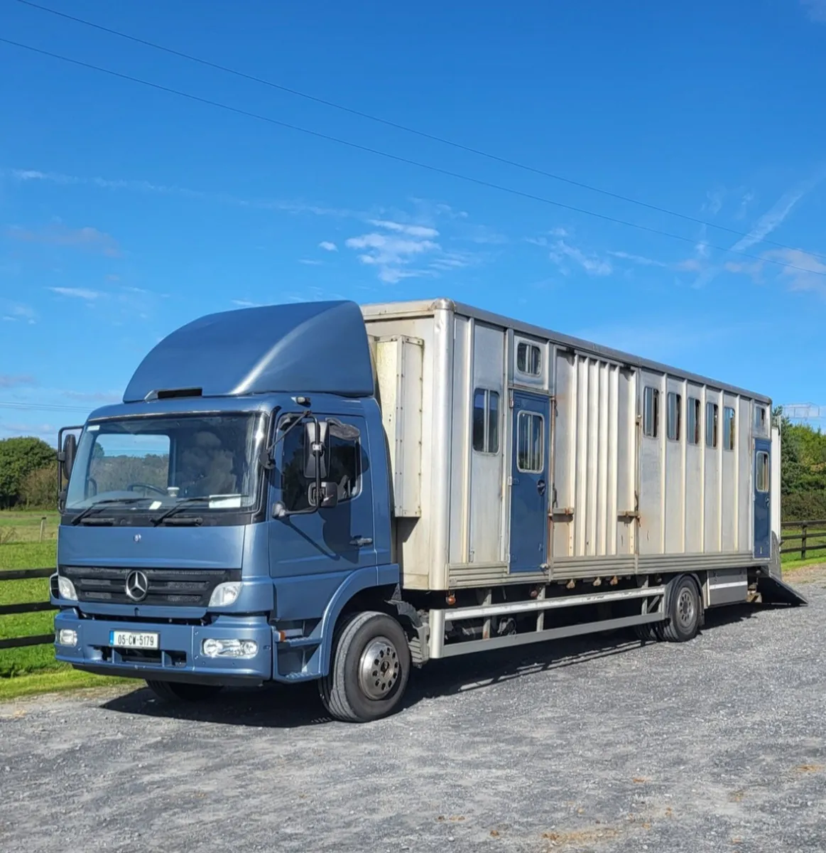 05 Mercedes 7 Horse truck - Image 3