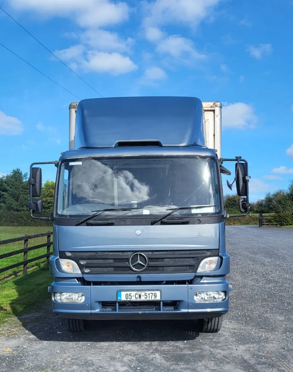 05 Mercedes 7 Horse truck - Image 1